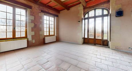 Propriété en pierre du Périgord avec dépendances, piscine, vue dégagée et calme !