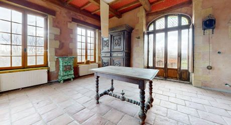 Propriété en pierre du Périgord avec dépendances, piscine, vue dégagée et calme !