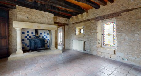 Propriété en pierre du Périgord avec dépendances, piscine, vue dégagée et calme !