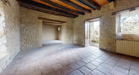 Propriété en pierre du Périgord avec dépendances, piscine, vue dégagée et calme !