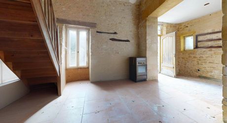 Propriété en pierre du Périgord avec dépendances, piscine, vue dégagée et calme !