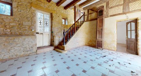 Propriété en pierre du Périgord avec dépendances, piscine, vue dégagée et calme !