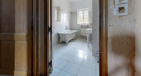 Propriété en pierre du Périgord avec dépendances, piscine, vue dégagée et calme !