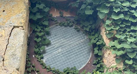 Propriété en pierre du Périgord avec dépendances, piscine, vue dégagée et calme !