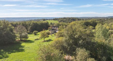 LABEL PIERRES EXCLUSIVE Exceptional 26-hectare estate – 6 cottages to develop – High yield – Châtres (24120) Surrounded by nature, not overlooked – Absolute tranquility