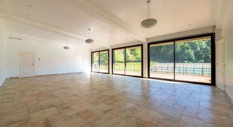 LABEL PIERRES EXCLUSIVE Exceptional 26-hectare estate – 6 cottages to develop – High yield – Châtres (24120) Surrounded by nature, not overlooked – Absolute tranquility