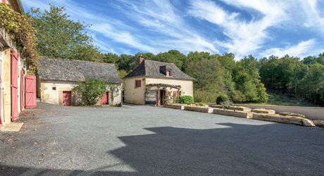 LABEL PIERRES EXCLUSIVE Exceptional 26-hectare estate – 6 cottages to develop – High yield – Châtres (24120) Surrounded by nature, not overlooked – Absolute tranquility