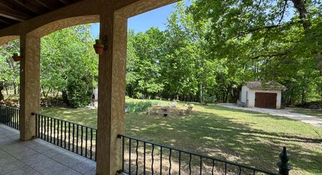 Maison contemporaine avec gîte et beau terrain au calme !