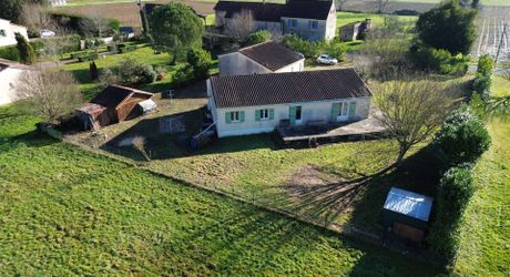 Maison de plain-pied avec 4 chambres, garages et dépendance camping-car