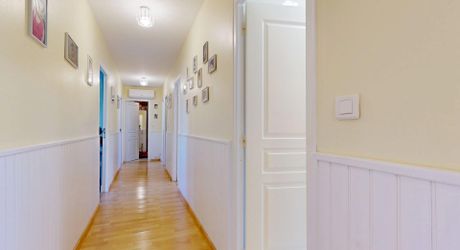 Maison de plain-pied avec 4 chambres, garages et dépendance camping-car