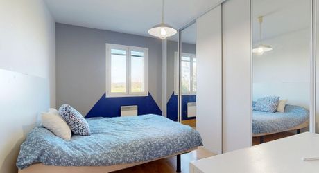 Maison de plain-pied avec 4 chambres, garages et dépendance camping-car