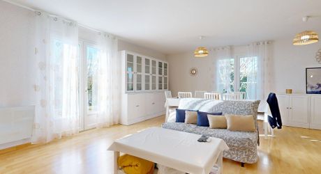 Maison de plain-pied avec 4 chambres, garages et dépendance camping-car