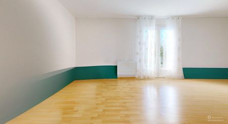 Maison de plain-pied avec 4 chambres, garages et dépendance camping-car