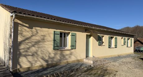 Maison de plain-pied avec 4 chambres, garages et dépendance camping-car