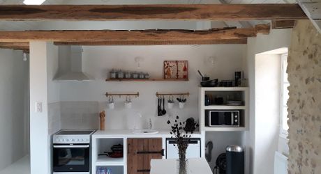 Vue, piscine et sérénité, maison avec 3 chambres, proche de Sarlat et de ses commerces pour résidence principale ou investissement locatif.