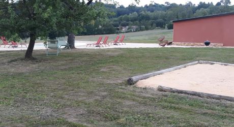 Vue, piscine et sérénité, maison avec 3 chambres, proche de Sarlat et de ses commerces pour résidence principale ou investissement locatif.