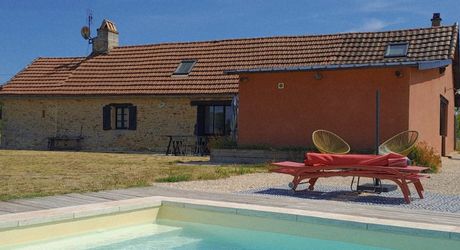 Vue, piscine et sérénité, maison avec 3 chambres, proche de Sarlat et de ses commerces pour résidence principale ou investissement locatif.