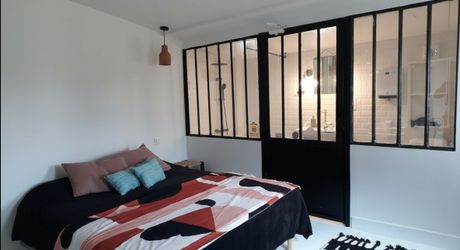 Vue, piscine et sérénité, maison avec 3 chambres, proche de Sarlat et de ses commerces pour résidence principale ou investissement locatif.