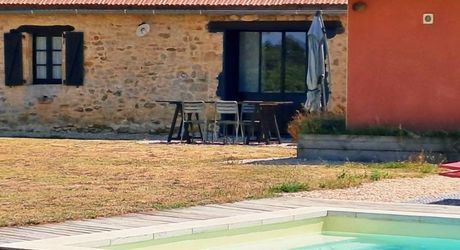 Vue, piscine et sérénité, maison avec 3 chambres, proche de Sarlat et de ses commerces pour résidence principale ou investissement locatif.