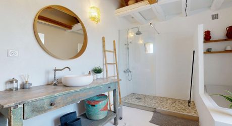 Vue, piscine et sérénité, maison avec 3 chambres, proche de Sarlat et de ses commerces pour résidence principale ou investissement locatif.