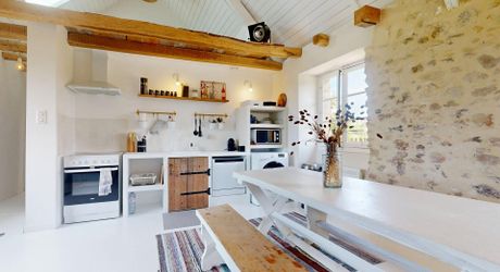Vue, piscine et sérénité, maison avec 3 chambres, proche de Sarlat et de ses commerces pour résidence principale ou investissement locatif.