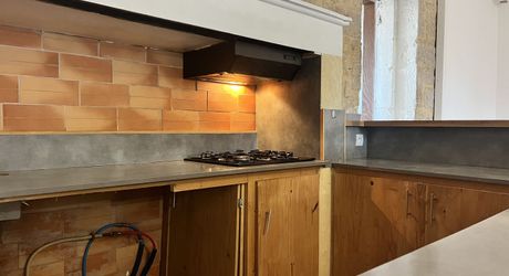 EXCLUSIVITE LABEL PIERRES Maison fonctionelle, quasi plain-pied avec 3 chambres, garage et jardin, à 5 minutes des commodités.