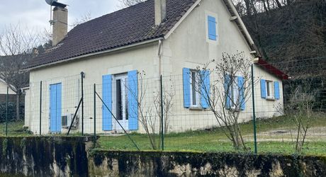 EXCLUSIVITE LABEL PIERRES Maison fonctionelle, quasi plain-pied avec 3 chambres, garage et jardin, à 5 minutes des commodités.