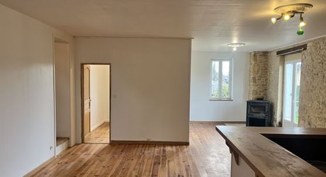 EXCLUSIVITE LABEL PIERRES Maison fonctionelle, quasi plain-pied avec 3 chambres, garage et jardin, à 5 minutes des commodités.