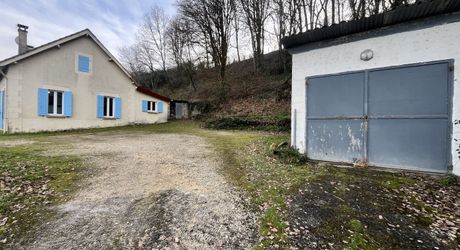 EXCLUSIVITE LABEL PIERRES Maison fonctionelle, quasi plain-pied avec 3 chambres, garage et jardin, à 5 minutes des commodités.