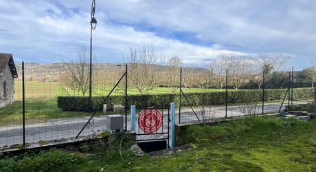 EXCLUSIVITE LABEL PIERRES Maison fonctionelle, quasi plain-pied avec 3 chambres, garage et jardin, à 5 minutes des commodités.