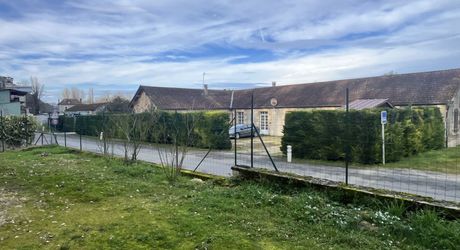 EXCLUSIVITE LABEL PIERRES Maison fonctionelle, quasi plain-pied avec 3 chambres, garage et jardin, à 5 minutes des commodités.