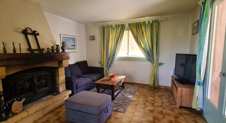 Investissement ou maison familiale dans un village du Périgord Noir avec toutes les commodités et proche de la Dordogne.