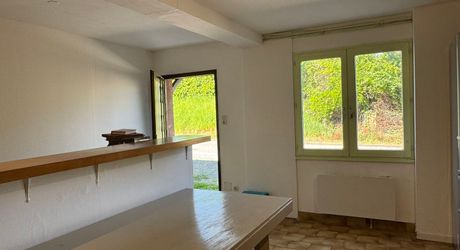 Investissement ou maison familiale dans un village du Périgord Noir avec toutes les commodités et proche de la Dordogne.