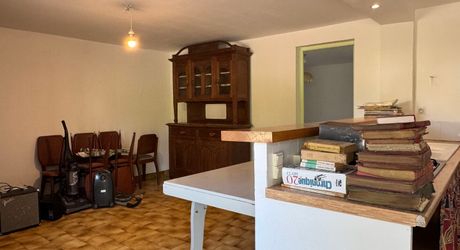 Investissement ou maison familiale dans un village du Périgord Noir avec toutes les commodités et proche de la Dordogne.