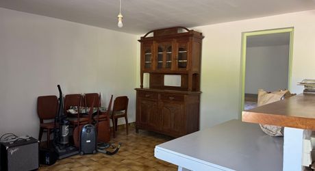 Investissement ou maison familiale dans un village du Périgord Noir avec toutes les commodités et proche de la Dordogne.