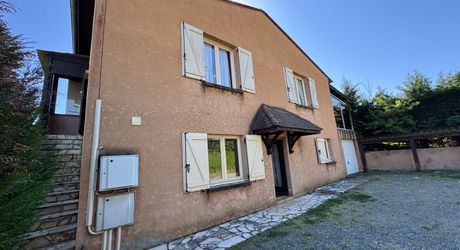 Investissement ou maison familiale dans un village du Périgord Noir avec toutes les commodités et proche de la Dordogne.