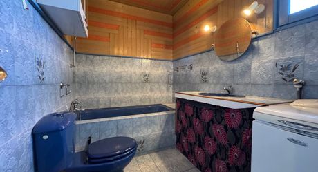 Investissement ou maison familiale dans un village du Périgord Noir avec toutes les commodités et proche de la Dordogne.