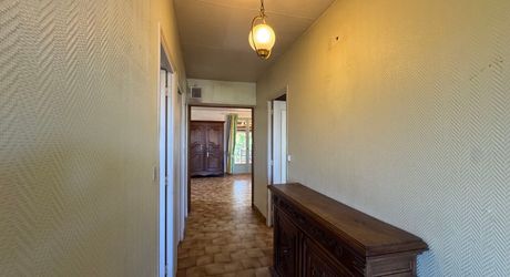 Investissement ou maison familiale dans un village du Périgord Noir avec toutes les commodités et proche de la Dordogne.