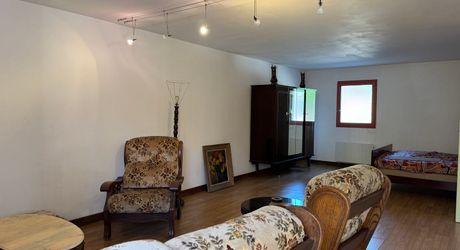 Investissement ou maison familiale dans un village du Périgord Noir avec toutes les commodités et proche de la Dordogne.