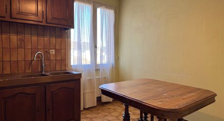 Investissement ou maison familiale dans un village du Périgord Noir avec toutes les commodités et proche de la Dordogne.