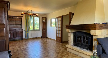 Investissement ou maison familiale dans un village du Périgord Noir avec toutes les commodités et proche de la Dordogne.