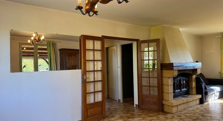 Investissement ou maison familiale dans un village du Périgord Noir avec toutes les commodités et proche de la Dordogne.