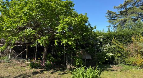 Investissement ou maison familiale dans un village du Périgord Noir avec toutes les commodités et proche de la Dordogne.