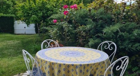 Investissement ou maison familiale dans un village du Périgord Noir avec toutes les commodités et proche de la Dordogne.