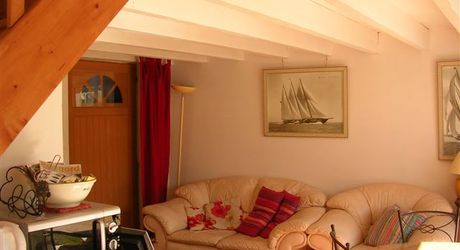 Maison ancienne à renover avec piscine, dépendance et terrain de 882m2 près des commerces