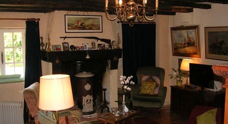 Maison ancienne à renover avec piscine, dépendance et terrain de 882m2 près des commerces