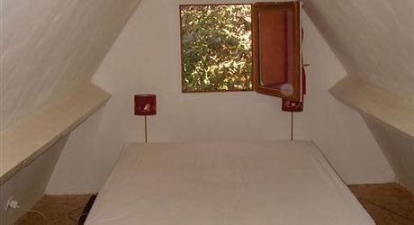 Maison ancienne à renover avec piscine, dépendance et terrain de 882m2 près des commerces