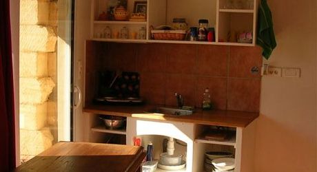 Maison ancienne à renover avec piscine, dépendance et terrain de 882m2 près des commerces