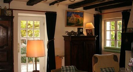 Maison ancienne à renover avec piscine, dépendance et terrain de 882m2 près des commerces