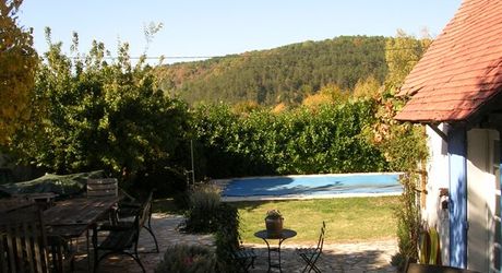 Maison ancienne à renover avec piscine, dépendance et terrain de 882m2 près des commerces